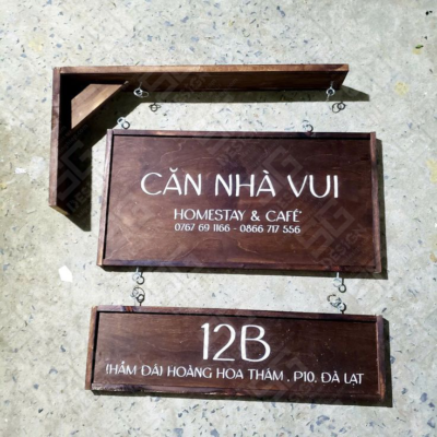 bảng hiệu gổ
