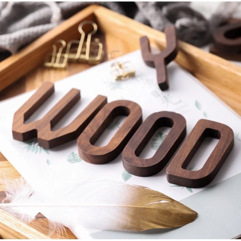 chữ nổi gỗ óc chó